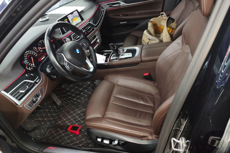 宝马7系 2018款 730Li 领先型 M运动套装局部细节19