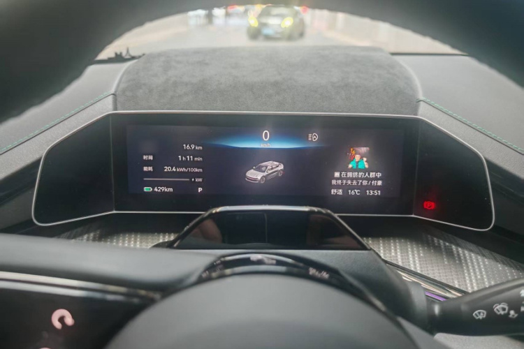 极氪001 2023款 ME版 100kWh中控内饰7011