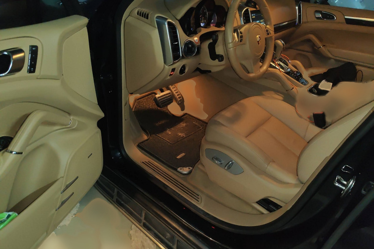 保时捷 2011款 Cayenne 3.0T中控内饰7003