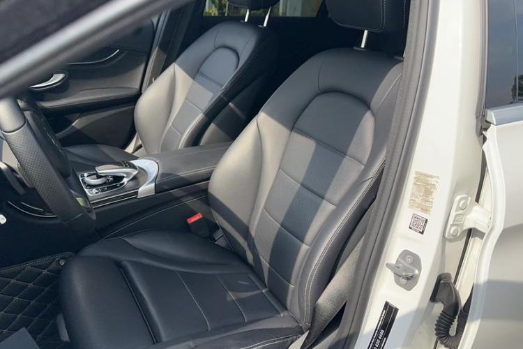 奔驰C级 2018款 C 180 L 时尚型运动版中控内饰7004