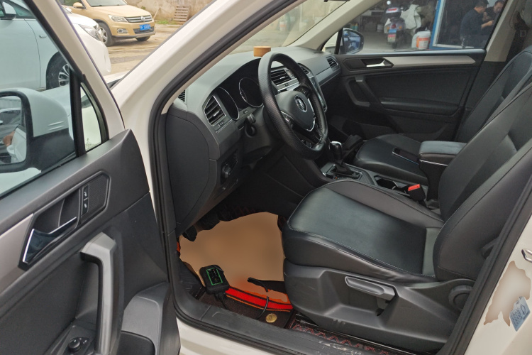 大众 途观L 2018款 330TSI 自动两驱风尚版中控内饰7003