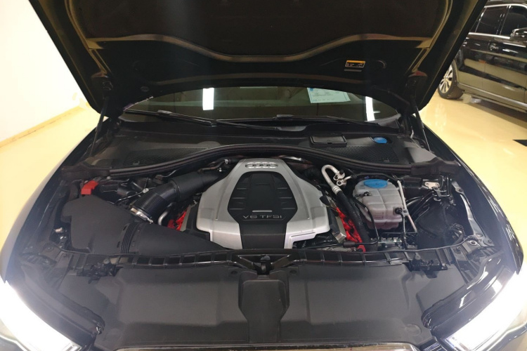 奥迪A6L 2018款 30周年年型 45 TFSI quattro 运动型机舱底盘24