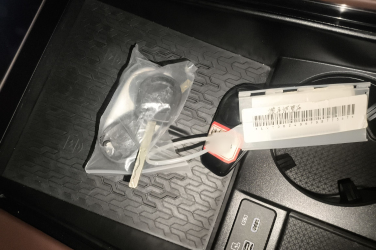 星途揽月 2023款 400T 四驱星尊版 6座中控内饰7001