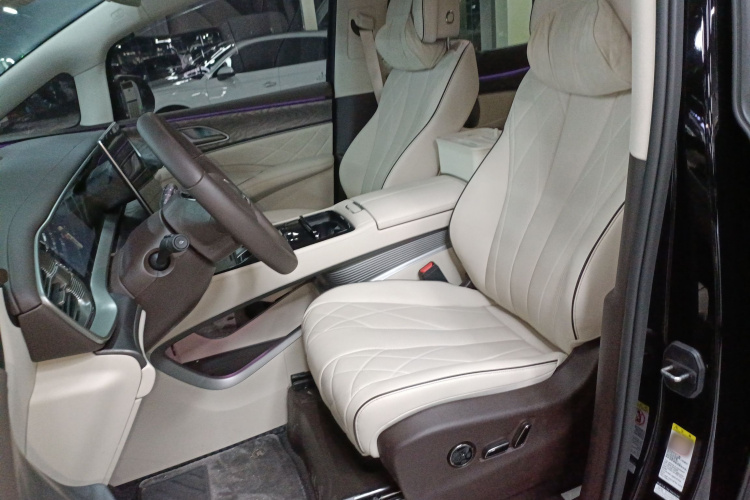 腾势D9 2024款 DM-i 980 四驱尊贵型中控内饰19