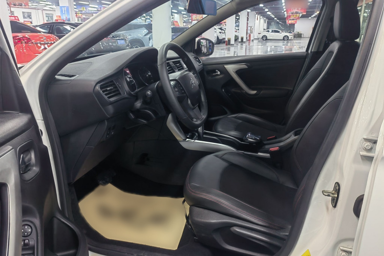 雪铁龙C3-XR 2015款 1.6L 自动先锋型中控内饰7002
