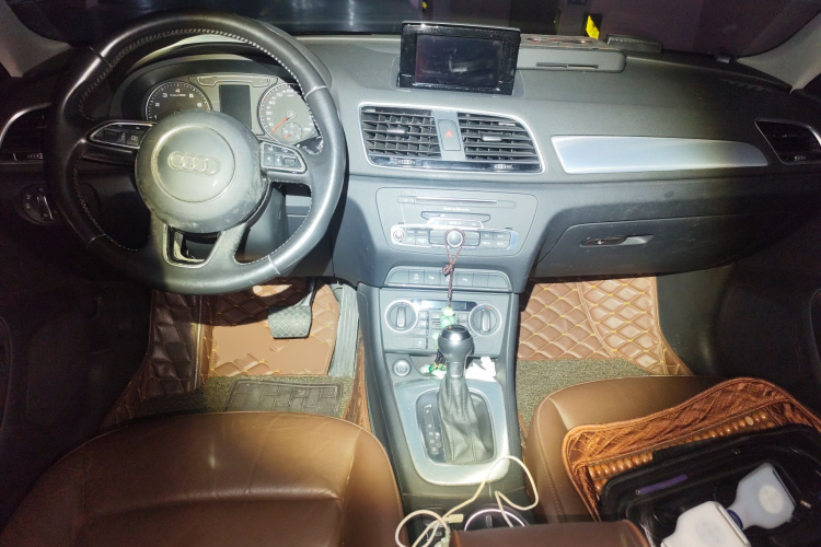 奥迪Q3 2017款 30 TFSI 风尚型中控内饰12