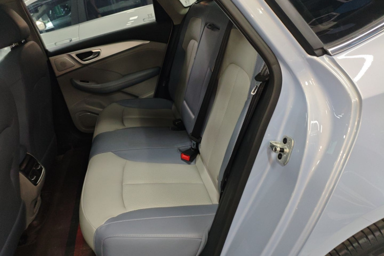 飞凡汽车 飞凡ER6 2021款 新动版 620km 智行版中控内饰21