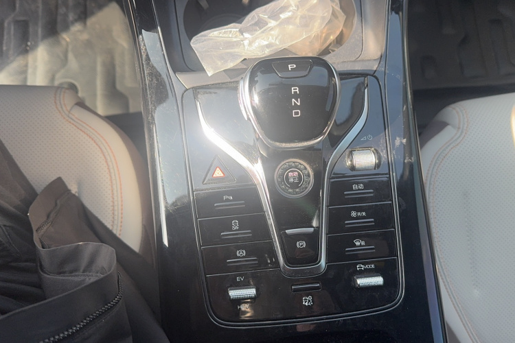 比亚迪 秦PLUS 2023款 冠军版 DM-i 55KM领先型局部细节18