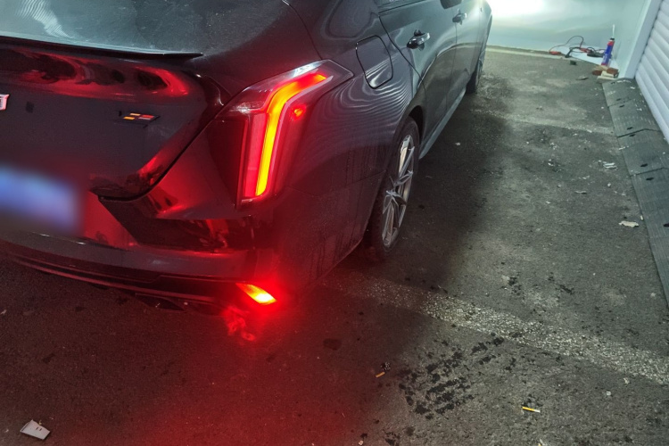 凯迪拉克CT4 2021款 28T 尊贵型车身外观9