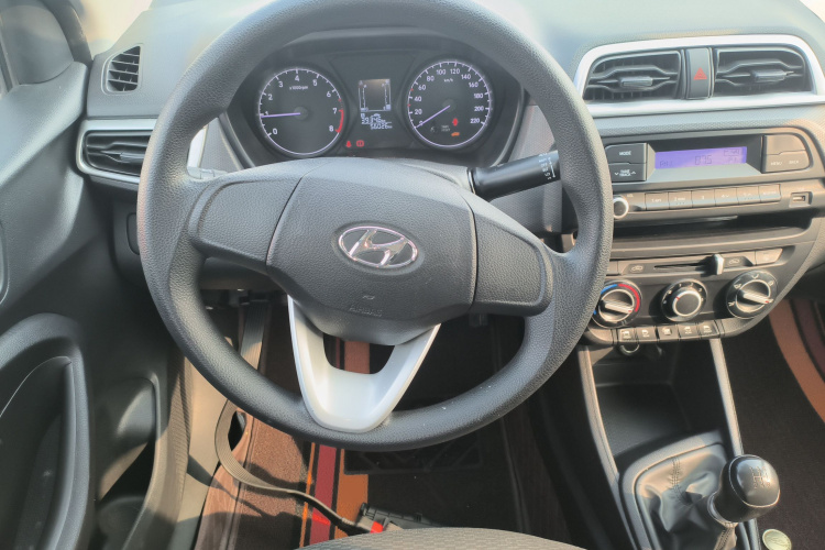 现代 瑞纳 2020款 1.4L 手动GL焕新版中控内饰13