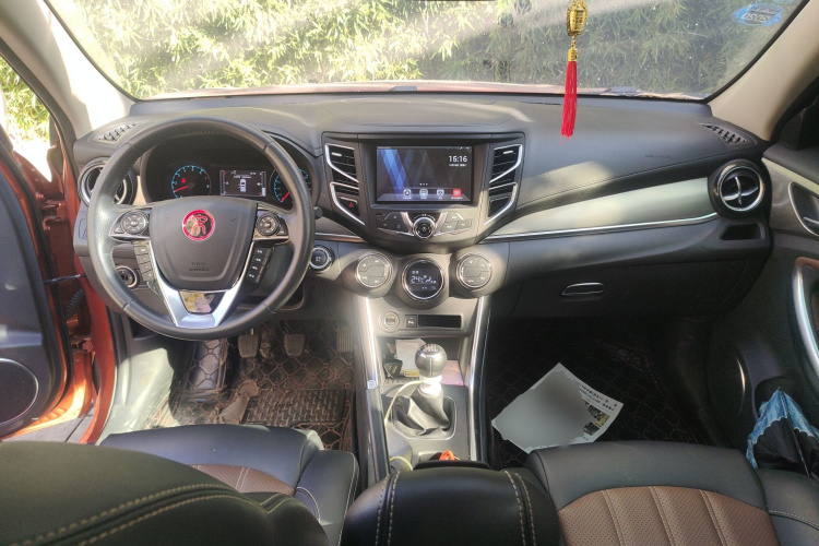 比亚迪 宋 2017款 盖世升级版 1.5TI 手动精英型中控内饰12