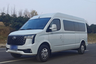 上汽大通MAXUS 新途V80 2025款 PRO傲运通 2.0T 手动长轴中顶 6/7/8/9座