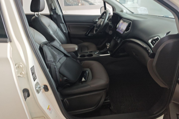 广汽传祺 传祺GS4 2017款 235T G-DCT两驱精英版局部细节41