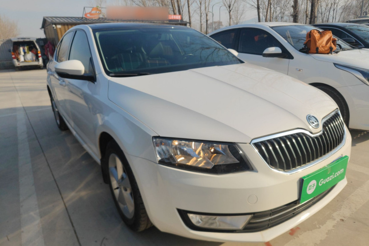 斯柯达 明锐 2015款 1.6L 手动逸俊版车身外观3