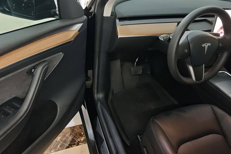 特斯拉 Model Y 2021款 标准续航后驱版中控内饰20