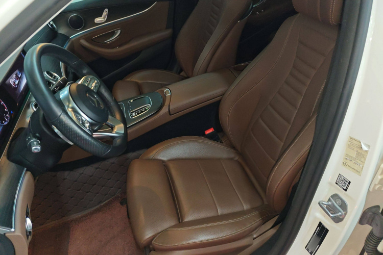 奔驰E级 2020款 E 260 L 运动型中控内饰19