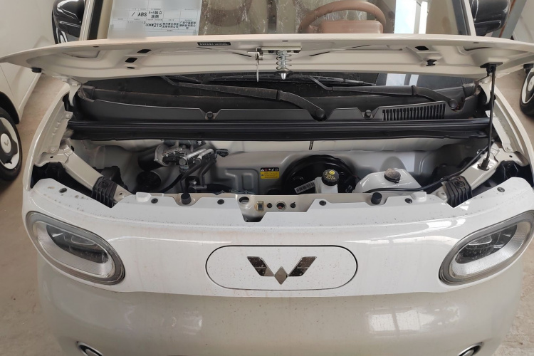 五菱汽车 宏光MINIEV 2024款 第三代 215km 青春版机舱底盘24