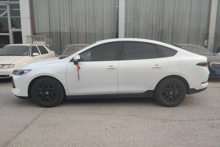 比亚迪 秦PLUS 2025款 DM-i 智驾版 55KM领先型车身外观4