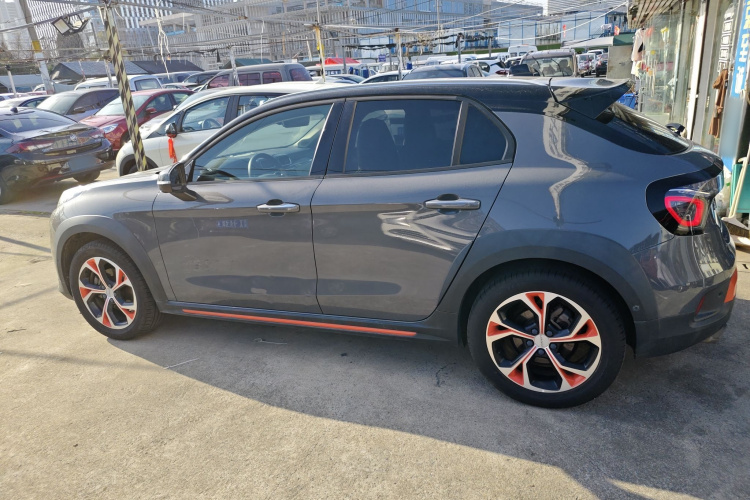 领克02 2018款 1.5T DCT两驱耀Pro版 国V车身外观4