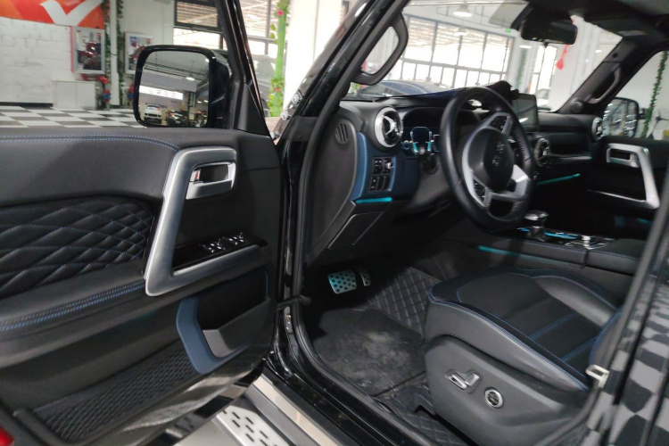 北京BJ40 2020款 2.0T 自动四驱城市猎人版侠客型中控内饰7003