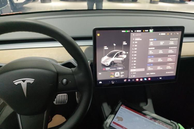 特斯拉 Model Y 2022款 改款 后轮驱动版中控内饰12