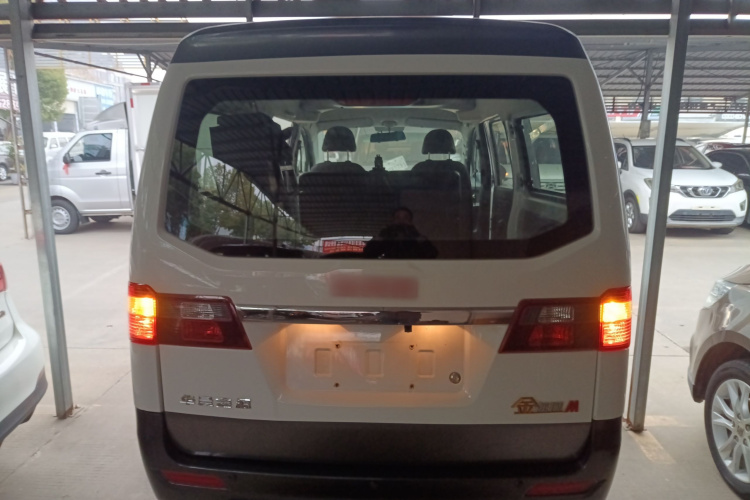 金杯 金海狮M经典 2022款 1.5L 旅行狮客车 6座车身外观6004