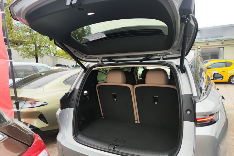 理想汽车 理想i8 2025款 标准版机舱底盘23