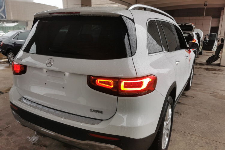 奔驰GLB 2020款 改款 GLB 200 动感型车身外观7