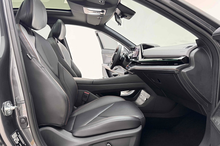 长安UNI-V 2022款 1.5T 尊贵型中控内饰7012