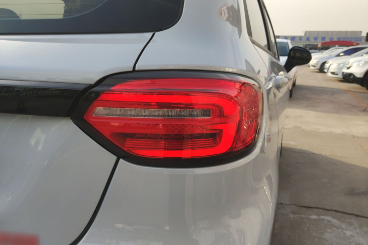 零跑汽车 零跑T03 2022款 炫晶版车身外观9