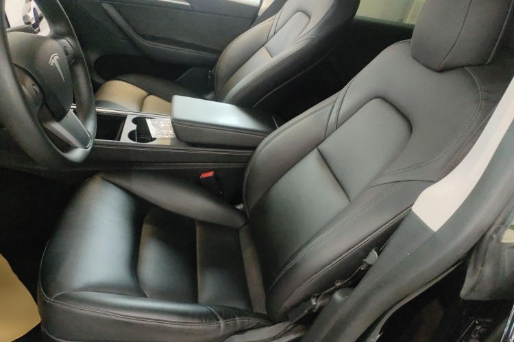 特斯拉 Model Y 2021款 Performance高性能全轮驱动版中控内饰19