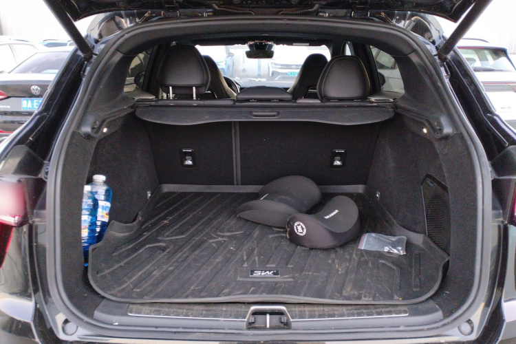 领克01 2021款 2.0TD 四驱暗夜版机舱底盘23