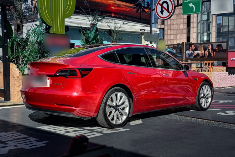 特斯拉 Model 3 2020款 长续航后轮驱动版车身外观7