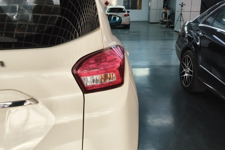 北京汽车 绅宝X35 2016款 1.5L 手动精英版车身外观9