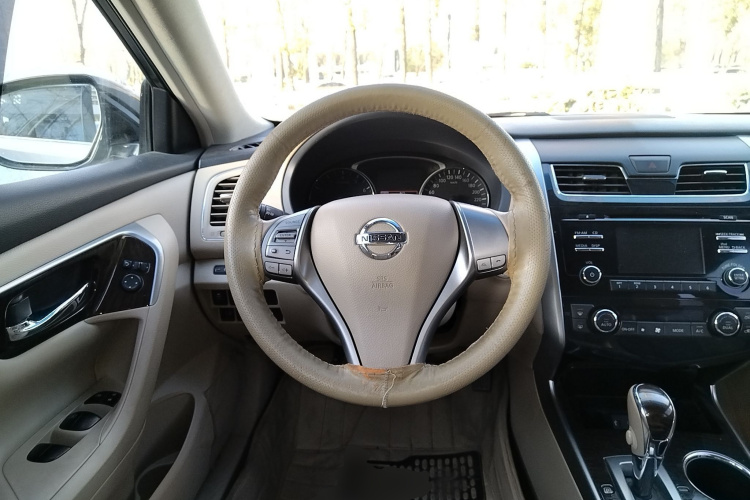 日产 天籁 2013款 2.0L XL舒适版中控内饰13