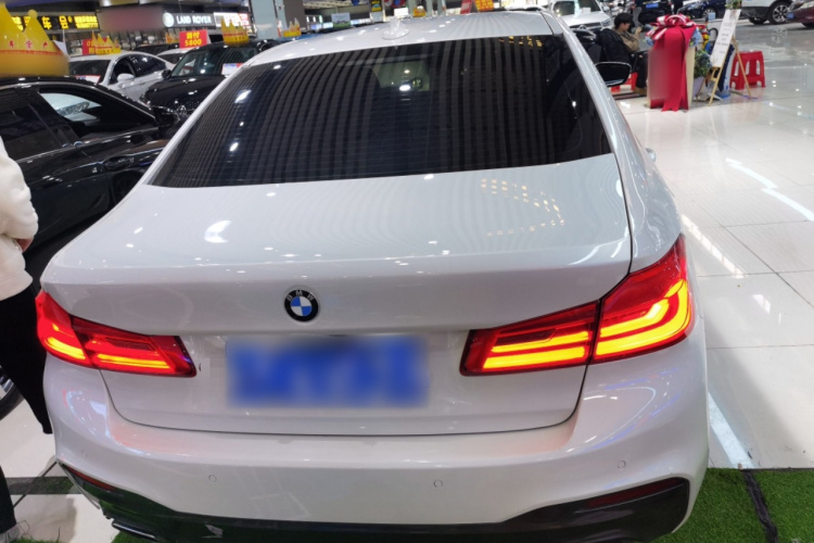 宝马5系 2020款 525Li M运动套装车身外观6
