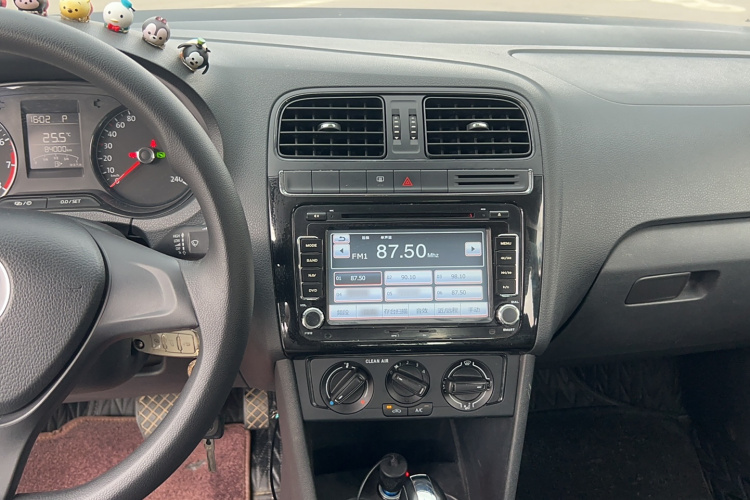 大众 Polo 2016款 1.4L 自动风尚型中控内饰7008