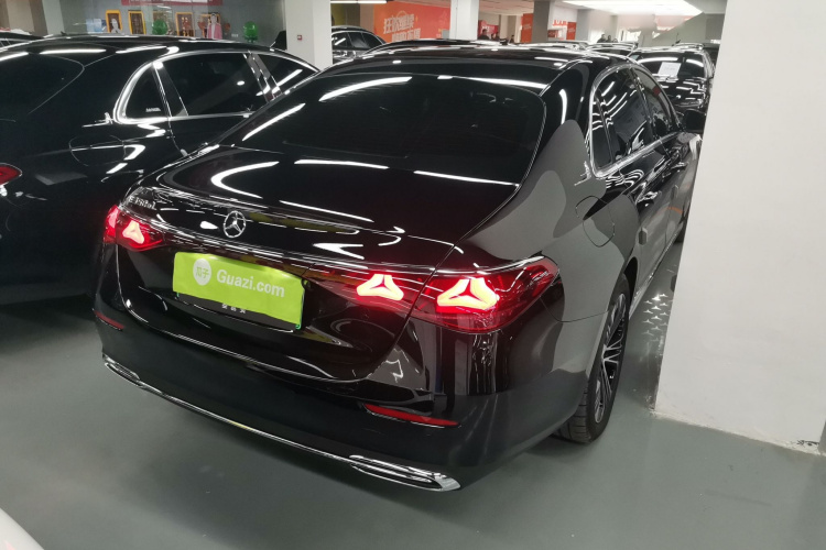 奔驰E级新能源 2024款 E 350 e L 插电式混合动力轿车车身外观7