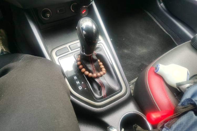 长安 逸动 2016款 XT 1.6L 自动俊酷型局部细节18