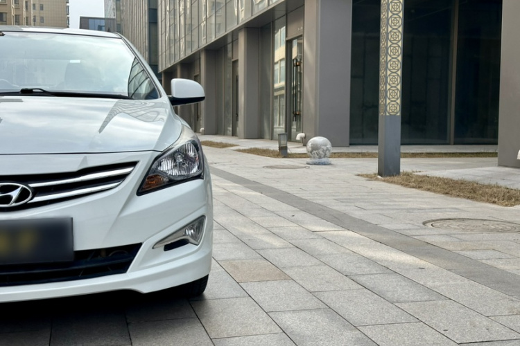 现代 瑞纳 2014款 1.4L 手动智能型GLS车身外观6007