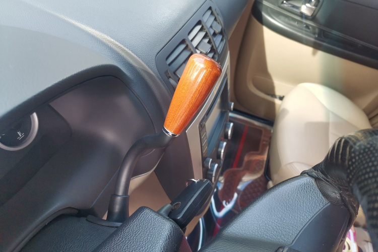 别克GL8 2014款 2.4L 行政版局部细节18