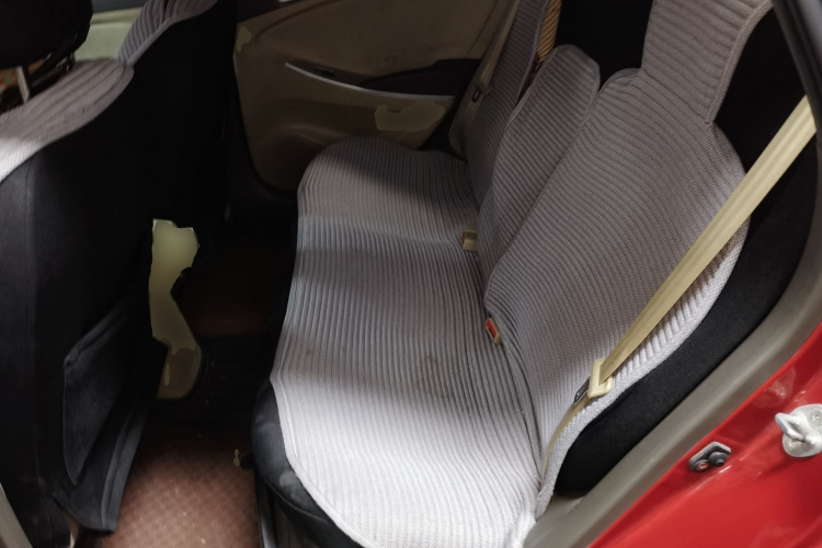 现代 瑞纳 2010款 三厢 1.4L 手动舒适型GS中控内饰21