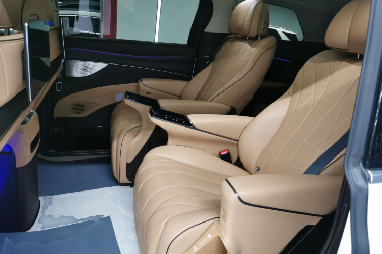 腾势D9 2024款 DM-i 980 四驱旗舰型中控内饰21