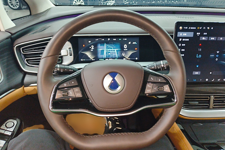 腾势D9 2024款 DM-i 980 四驱尊荣型中控内饰13