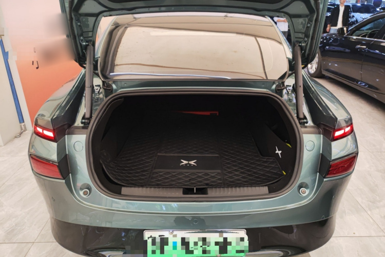 小鹏P7 2023款 P7i 702 Pro局部细节23