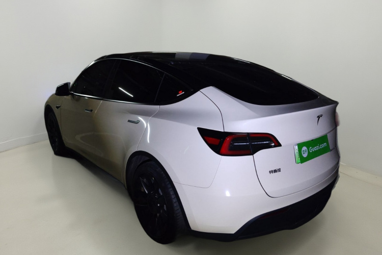 特斯拉 Model Y 2024款 后轮驱动版车身外观5