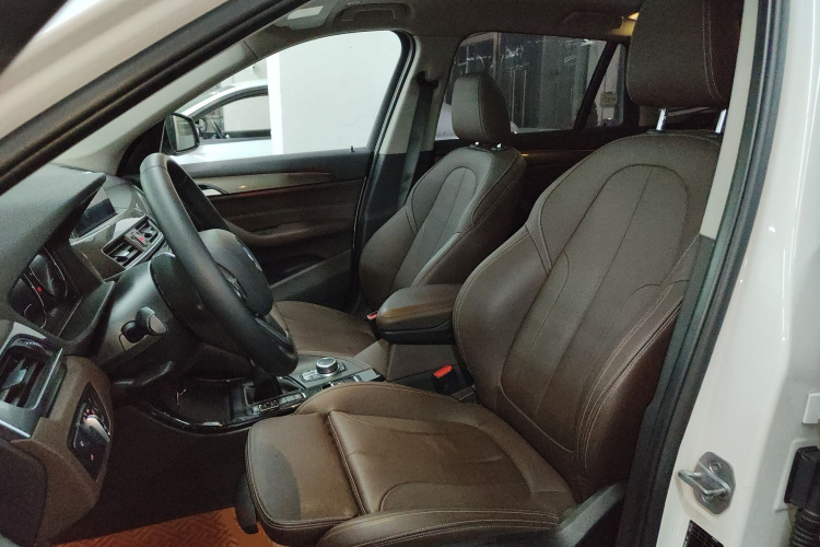 宝马X1 2018款 xDrive20Li 尊享型中控内饰19