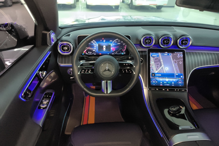 奔驰C级 2023款 C 260 L 运动版中控内饰13