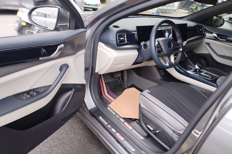 比亚迪 秦PLUS 2023款 冠军版 EV 510KM超越型中控内饰7003