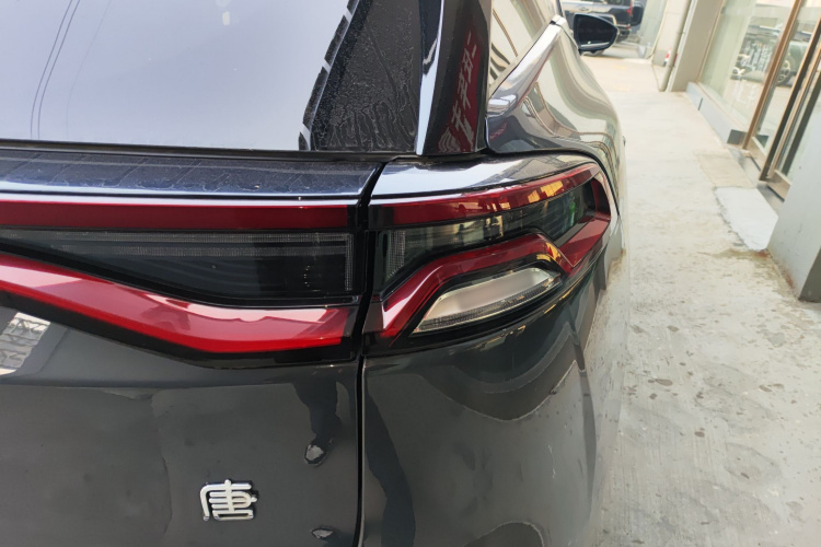 比亚迪 唐新能源 2021款 DM-i 112KM 尊荣型车身外观9